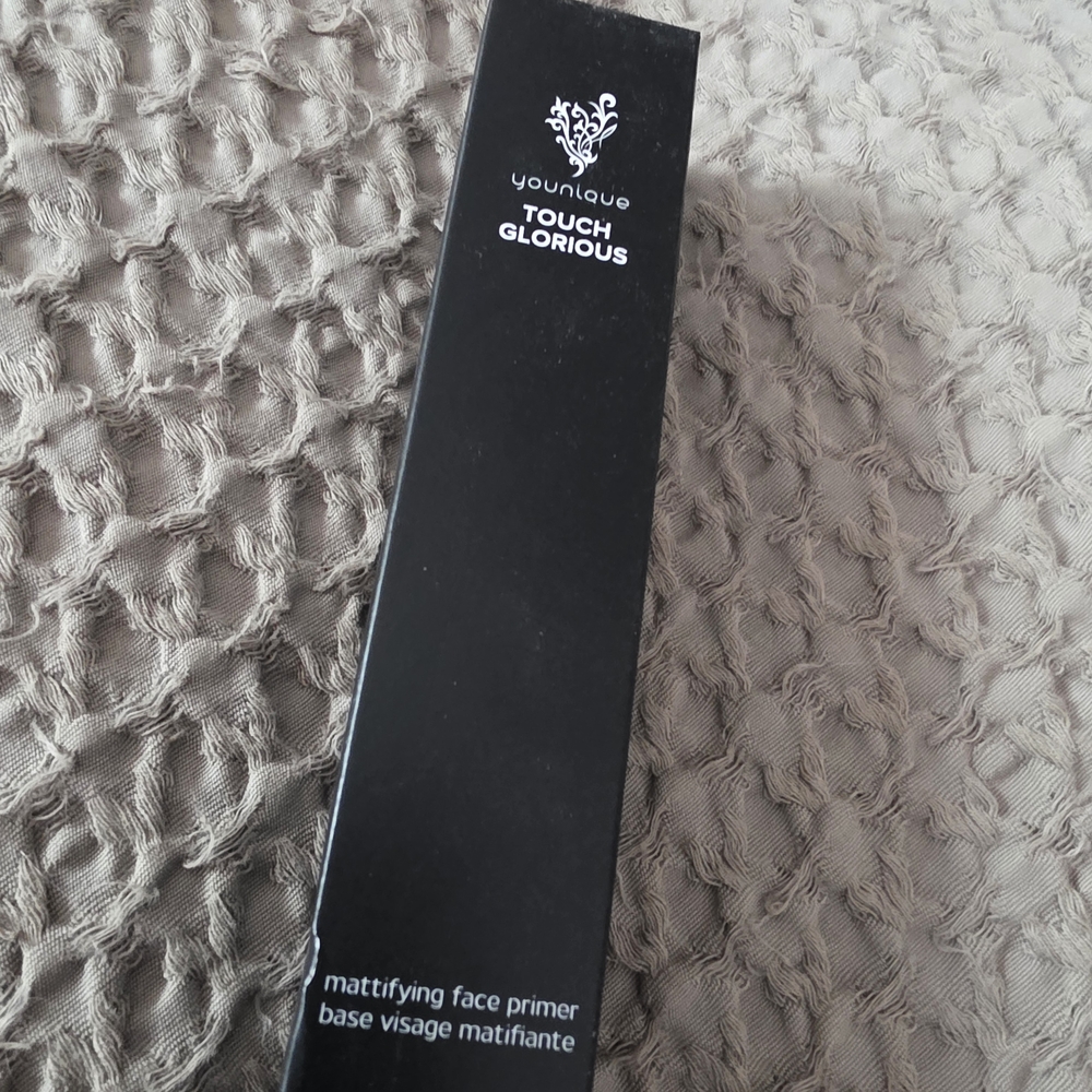 Younique Touch Glorious Mattifying Face Primer